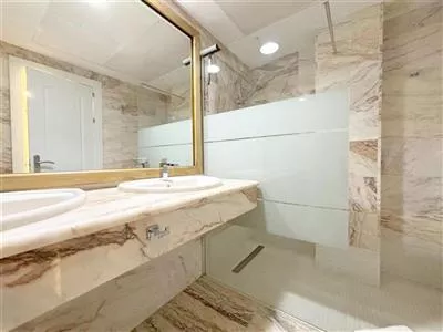 CORAL-J1_Another_view_of_the_en-suite_bathroom_from_a_different_angle.JPG