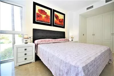 EC2_The_master_bedroom_from_another_angle_with_plenty_of_cupboard_space.JPG