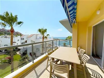 EC4.WATCH_Sunny_terrace_facing_east_with_outdoor_dining_area_and_sea_views.JPG