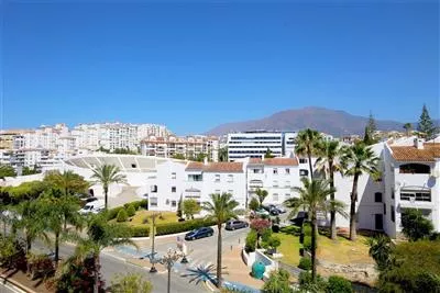 EC1._Beautiful_views_over_the_mountains_and_the_Estepona_Bullring.JPG