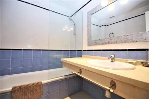 PA2_En-suite_bathroom_to_the_master_bedroom_with_bath,_shower,_WC_and_hand_basin.JPG