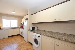 PPBA_Another_view_of_the_fully_equipped_kitchen.jpg
