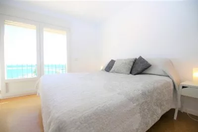 BC1. Master_bedroom_with_ensuite_bathroom_and_sea_views_.JPG