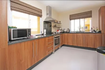 PA8_Large_modern_kitchen_area.jpg.png