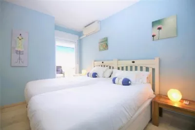 PE3__Second_airconditioned_bedroom_with_two_single_beds_and_terrace_access.jpeg
