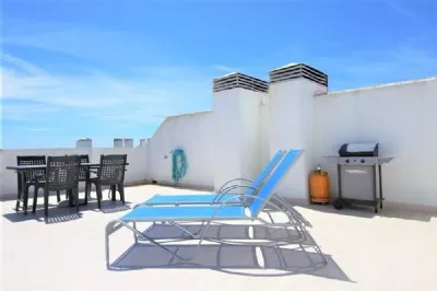 PE3_Roof_terrace_with_stunning_sea_views_and_BBQ_receives_plenty_of_sun.jpg