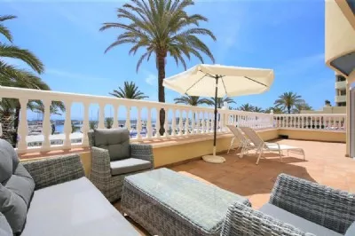 PP4 den store terrasse med loungemøbler.JPG