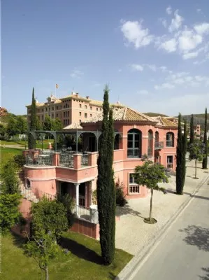 casa club y villapadierna.jpg