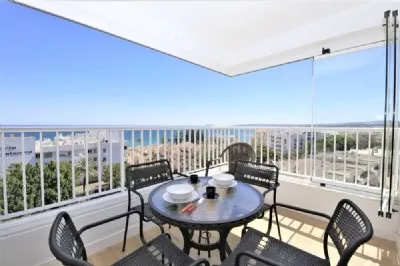 KA1._Outdoor_dining_area_for_six_guests_on_the_balcony_with_sea_views.JPG